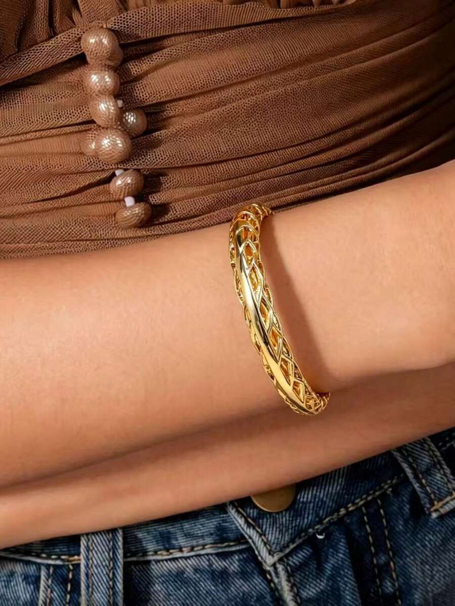1pc Fashionable Minimalist Gold Hollow Spring Bracelet For Women, Suitable For Daily, Party, Banquet, Vacation Outfit Matching - Yellow Gold - View 1