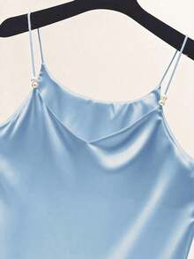 Elegante camiseta de satén con escote en V francés delicado y decoración de perlas, adecuada como prenda de superposición para mujeres - Azul - Ver 4