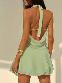 Nuevo vestido mini de verano con escote halter, espalda descubierta, cuello de pico profundo en V, asimétrico y volantes en el bajo, en color liso - verde menta - Ver 2