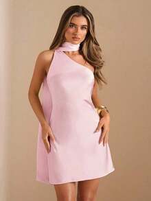 Vestido mini de satén elegante con hombros asimétricos y espalda descubierta en unicolor amarillo crema, vestido mini elegante con estampado, vestido mini sexy con espalda descubierta, vestido mini de satén amarillo con espalda descubierta, vest - Rosa coral - Ver 1