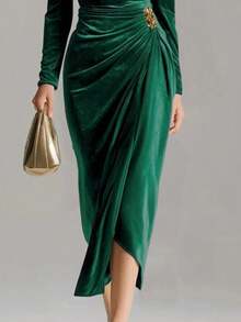 New Women's Long Dress, Made Of Shiny Velvet, Casual And Sexy Style, Long Sleeves, Pleated, Side Slit, Mermaid Cut, Flattering Design, Perfect For Parties And Special Nights - 綠色 - 查看 3