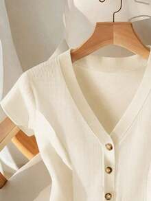Camiseta de mujer de punto con cuello en V profundo, manga corta, cintura ceñida, abertura frontal con botones metálicos, elegante, romántica, casual, para uso diario, trabajo, cena, primavera/verano - Albaricoque - Ver 3