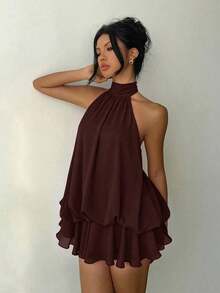 Vestido mini elegante de mujer con cuello halter y lazo en color amarillo claro - Cafetería - Ver 7