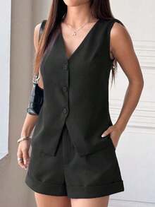 Conjunto de chaqueta sin mangas minimalista casual con botones delanteros y bajo con abertura, combinado con pantalones cortos con dobladillo plegado - Negro - Ver 4