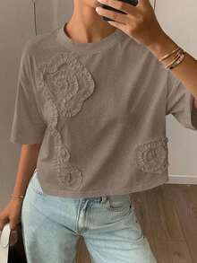 Blusa casual de verano para mujer con cuello redondo, manga corta suelta y 3D plisada con flor - Caqui - Ver 7