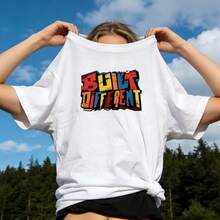 Ropa de Verano para Mujer, Camiseta de Algodón Suave Casual con Cuello Redondo, Diseño con Estampado de Graffiti Urbano. Blanco. - Blanco - Ver 1