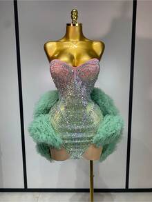 Snatched Green Rhinestone Mesh Dress. Sexy Strapless Sheer Bodycon For Summer 2026 Party. Premium Radiant Crystals For A Flattering Slim Fit. - 綠色 - 查看 7