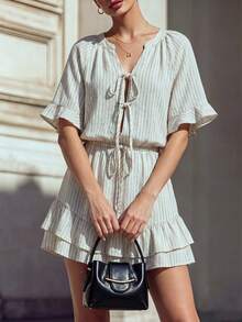 Mono de verano de mujer con rayas, cuello en V con lazo, mangas con volantes, cintura alta con volantes de múltiples niveles en el bajo, mono casual adecuado para la playa, vacaciones y reuniones festivas - Albaricoque - Ver 10