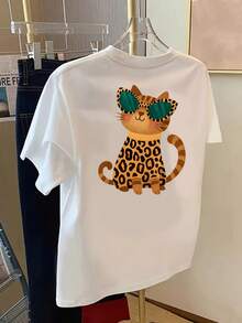 Una camiseta estampada por delante y por detrás con un diseño de gato con estampado de leopardo y gafas elegantes para mujer, con un ajuste cómodo, diseño clásico, de una sola pieza y estampado a doble cara.Camiseta Y2k - Blanco - Ver 2