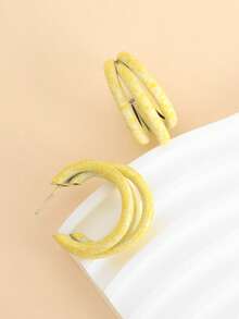 Anting-anting Fashion Minimalis Unik dengan Desain Cakar Tie Dye Asimetris - Kuning - View 5
