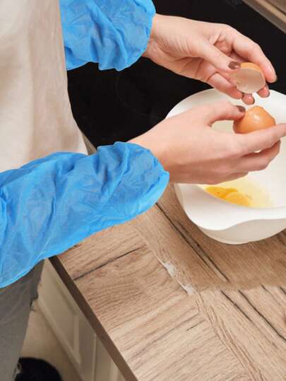 100 piezas de fundas desechables de manga no tejidas, protectores de manga de un solo uso, fundas protectoras contra el polvo para la protección laboral, fundas protectoras para la limpieza del hogar, adecuadas para el mantenimiento y la limpieza de máquinas, limpieza del hogar, protección manual de uso múltiple, artículo esencial para el hogar