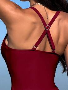 Lushoire Set de 2 piezas de ropa de playa para mujer: Top fruncido con cruce delantero liso y shorts de tankini de cintura alta, para vacaciones de verano - Burdeos - Ver 3