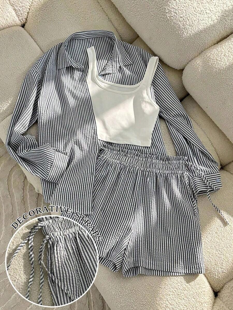 Conjunto de 3 piezas para mujer que incluye: blusa a rayas, shorts de unicolor y top de tirantes - Multicolor - Ver 1