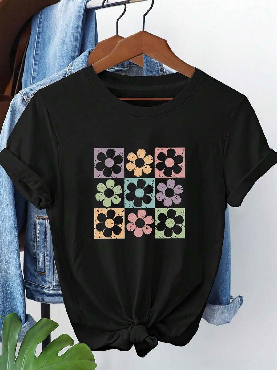 Playera gráfica casual juvenil para mujer con estampado floral pequeño y a cuadros vintage.| Blusa de manga corta con cuello redondo, top casual de primavera-verano con patrones geométricos, tela de elasticidad media, lavable a máquina para atuendos casuales y ocasiones semi-formales - En stock para - Negro - Ver 1
