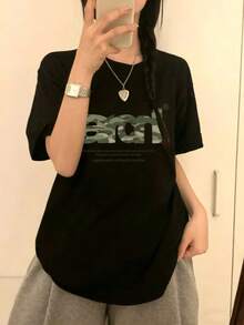 Mujer 002 
Camiseta de manga corta casual de ajuste holgado para mujer, estilo callejero americano vintage, patrón de estampado de letras con camuflaje verde, estilo para parejas, tela pura, adecuada para salidas frecuentes y uso diario de verano, top tipo  versátil para ocasiones casuales y de ocio - Negro - Ver 1