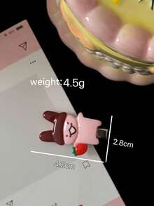 Bộ 4 kẹp tóc hình thỏ dâu tây sô cô la nhiều kiểu dáng. Những chiếc kẹp tóc mini dễ thương được thiết kế theo phong cách hoạt hình này được làm từ chất liệu nhựa bền chắc và thích hợp để cố định và trang trí tóc. Chúng có thể giữ gọn phần tóc mái bị rũ xuống. Kẹp tóc có phần đầu hình mỏ vịt và phù hợp với phái nữ. Đây là món quà tuyệt vời nhất dành cho bạn bè và thầy cô vào dịp Halloween/Giáng sinh. - Nhiều màu - Xem 6
