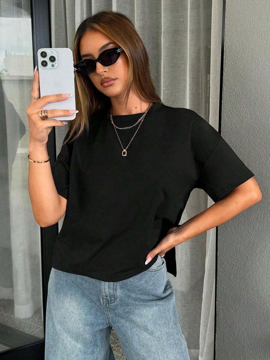Camiseta básica para mujeres con diseño sencillo de corta por delante y larga por detrás - Negro - Ver 1