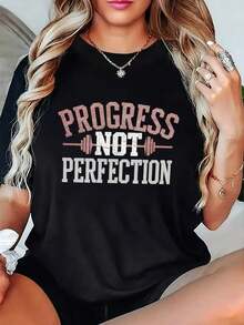 Camiseta negra para mujer y unisex con diseño de levantamiento de pesas en rosa - Motivador "Progreso, no Perfección", tela suave, transpirable y de peso medio, manga corta, cuello redondo, adecuada para uso casual, lavable a máquina. - Negro - Ver 5