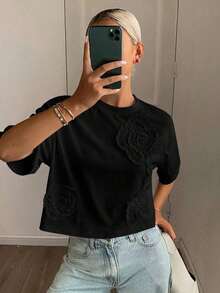 Blusa casual de verano para mujer con cuello redondo, manga corta suelta y 3D plisada con flor - Negro - Ver 3