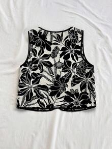 Top de tanque sin mangas de estampado tropical para mujer con cuello en V, frente atado y mangas acampanadas para vacaciones - Blanco y Negro - Ver 2