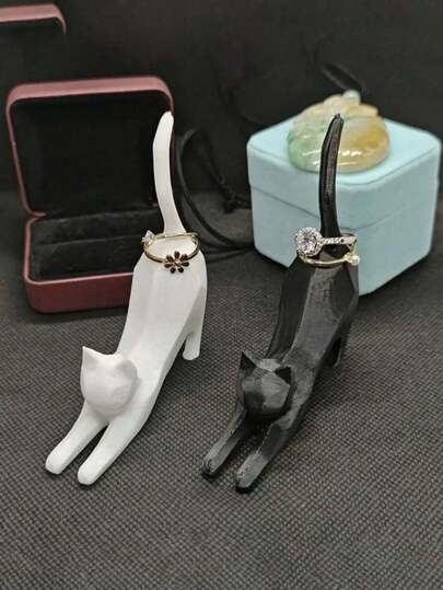1pc White And Black 3D Printed Cat-Shaped Ring Holder, Suitable For Wedding Rings, Birthday Gifts, Office Decor, Excellent For Jewelry Display And Storage, Ideal Gift For Cat Lovers. Minimalist Style Ring Holder, Decorative Accessory, Cute Desktop Ring Holder, No Power Needed, Suitable For Valentine's Day, Mother's Day And Other Special Occasions, Also Can Be Used As Room Decor.