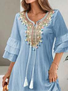 Vestido de mujer con cuello en V bordado, detalles con borlas de colores, manga 1/3 con volantes, decoración con borlas, vestido elegante de playa y vacaciones de verano - Azul menta - Ver 2