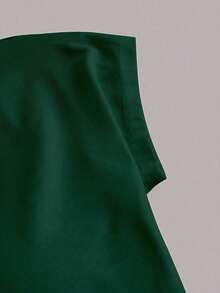 Camiseta corta con escote en la espalda, acolchada y ceñida, ideal para el verano - Verde Oscuro - Ver 3