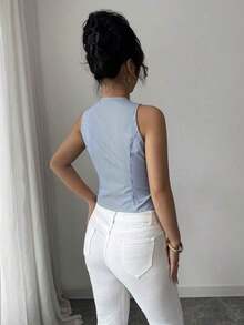 Camiseta de tirantes de mujer minimalista y de rayas con cuello en V y abotonadura sencilla para usar en la ciudad - Azul 2 - Ver 2
