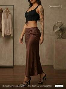 Falda larga de satín para mujer, corte recto, tiro bajo, acabado brillante, abertura trasera, ajuste elegante, diseño versátil ideal para eventos y looks casuales sexy para fiesta en la noche - Café integral - Ver 2
