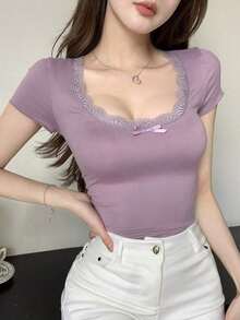 Camiseta ajustada de manga corta con cuello cuadrado, decoración de lazo de encaje y contraste para el Día de San Valentín - Morado - Ver 4