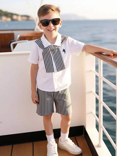 Bộ 2 món gồm áo sơ mi cổ bẻ kẻ sọc và quần short kẻ sọc cùng màu, thích hợp cho đám cưới, đi học, đi chơi, mặc hàng ngày và chụp ảnh.