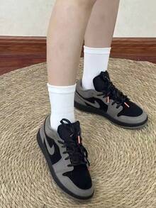 Nike JordanAir Jordan 1 SE 舒適貼合GS 低筒 籃球鞋 棕黑 男女同款 - 黑棕 - 查看 2