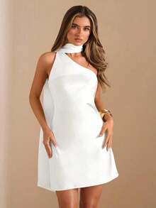 Vestido mini de satén elegante con hombros asimétricos y espalda descubierta en unicolor amarillo crema, vestido mini elegante con estampado, vestido mini sexy con espalda descubierta, vestido mini de satén amarillo con espalda descubierta, vest - Blanco - Ver 8