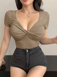 Camiseta corta de mujer con cuello en V, manga corta, ajustada y con nudo, para salir - Caqui - Ver 5