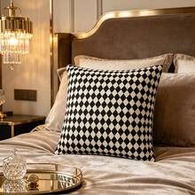 1个黑白菱形格纹枕套，涤纶材质，可机洗拉链，多用途装饰枕套，适用于床、沙发、休闲椅，可作礼物、家居装饰（双面印花，不含枕芯） - 彩色 - 查看 1