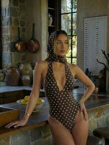 Traje de baño de dos piezas con estampado de lunares, escote asimétrico y espalda descubierta, atuendo de vacaciones en la playa para el verano - Marrón - Ver 12