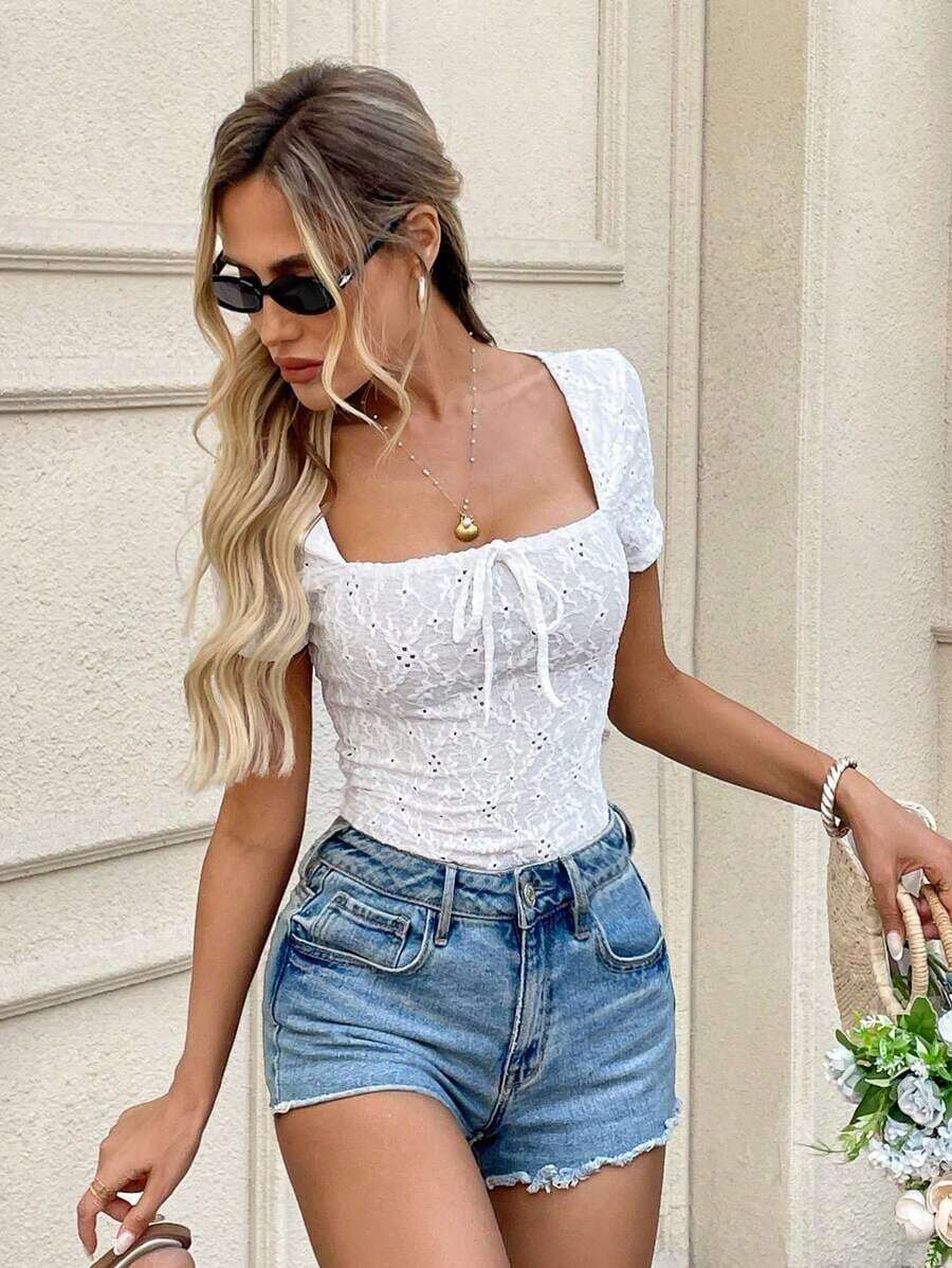 Camiseta casual de mujer de manga corta con cuello redondo, textura de jacquard de unicolor y decoración de lazo, primavera/verano - Blanco 3 - Ver 1