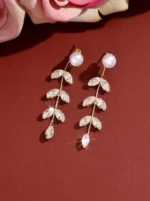 1 paire de boucles d'oreilles pendantes en forme de feuille de vigne longue, en matériau de cuivre, avec un long gland de perle. Convient pour les mariages, les galas et les fêtes - Doré - Voir 2