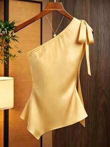 Blusa asimétrica de satén color caramelo con lazo en el hombro, diseño ajustado con pliegues asimétricos, adecuada para citas, ir al trabajo, con hombro sexy en capas, camisa elegante y de moda - Amarillo - Ver 2