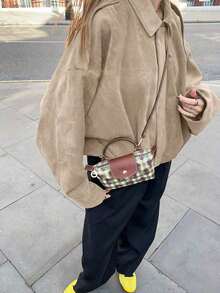Chaqueta casual suelta de manga larga de ante sintético de un solo pecho para mujer, adecuada para usar en primavera. Chaqueta militar corta de mujer con botones de metal en los bolsillos, adecuada para usar en primavera y otoño. - Beis - Ver 3