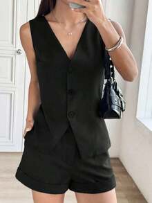 Conjunto de chaqueta sin mangas minimalista casual con botones delanteros y bajo con abertura, combinado con pantalones cortos con dobladillo plegado - Negro - Ver 6