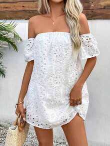 Vestido de verano de unicolor para mujer con hombros abiertos, con patrón bordado calado, mini vestido corto para vacaciones y playa - Blanco - Ver 7