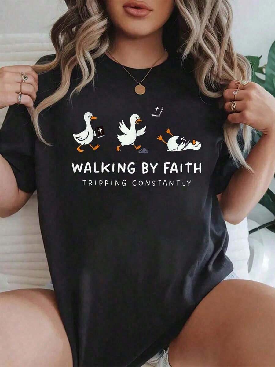 Camiseta de manga corta informal de verano para mujer, 100% algodón, con estampado gráfico de "Christian Goose Walking By Faith Tripping Constantly Bible", camiseta de algodón estampada, top informal de verano, camisetas para mujer. - Negro - Ver 1