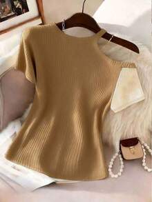 Camiseta casual de mujer con bloques de color y hombros descubiertos, para verano - Caqui - Ver 2