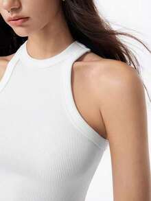Camiseta sin espalda gris oscuro acanalada con bajo curvo, camiseta sin espalda de uso diario casual, camiseta ajustada para mujer en gris oscuro - Blanco - Ver 6
