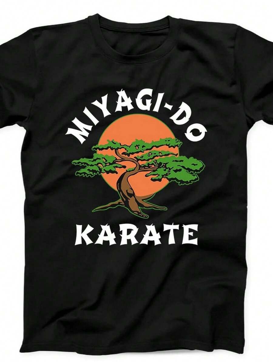 Camiseta negra de parodia de MiyagiDo Karate Kid C1obra Kai Bonsai, regalo de culto B1EE. 220 g, unisex, 100% algodón. Peso ideal para todas las estaciones, apta tanto para hombres como para mujeres. Tejido de alta calidad y duradero, suave al tacto y de larga duración. Top transpirable, ideal para el uso de mujeres en otoño, vacaciones, Día de la Madre, celebraciones del Día de la Independencia y como regalo. - Negro - Ver 1