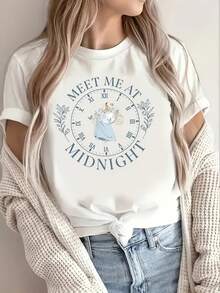 Camiseta casual de cuello redondo para mujer, camiseta con estampado "Midnight Encounter", diseño elegante en azul y blanco, mangas cortas, cómoda para todas las estaciones, adecuada para uso casual. | Camiseta Elegante con Estampado | Estilo cómodo - Blanco - Ver 1