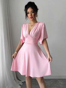 Nuevo vestido elegante corto para mujer con cuello en V, busto fruncido, mangas con volantes y cintura ceñida.Favorecedora y elegante. - Rosa - Ver 6