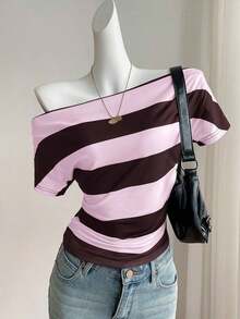 Camiseta corta de manga corta ajustada con hombros descubiertos, estampado retro de coche inglés y pliegues en la cintura, en color rosa, adecuada para el verano, el estilo callejero y el aeropuerto - Multicolor 3 - Ver 5