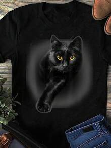 Camiseta unisex de gato negro con ojos amarillos. Regalo ideal para amantes de los gatos. Camiseta unisex de 220 g, 100 % algodón. Peso ideal para todas las estaciones, apta tanto para hombres como para mujeres. Tejido de alta calidad, duradero, suave al tacto y de larga duración. Prenda transpirable, ideal para el otoño, vacaciones, Día de la Madre, celebraciones del Día de la Independencia y como regalo. - Negro - Ver 1